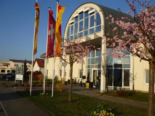 Hotel SunParc - Shuttle Zum Europa-Park Rust 4km & Rulantica 2km Hotels in Kenzingen