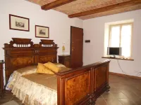 La Casa di Alice Hotels in Tonco