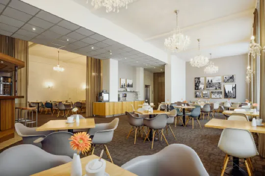 Central Hotel Prague Отели рядом с достопримечательностью «Пороховая башня»