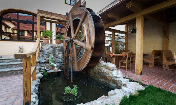 Hotel Selsky Dvur - Bohemian Village Courtyard
