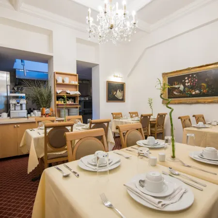 Hotel the Lord Отели рядом с достопримечательностью «Парк Цитадели»
