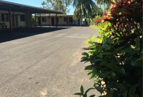 黑色方塊汽車旅館