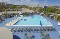 Commander Hotel & Suites