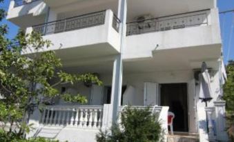 Nikic Apartments - Housity