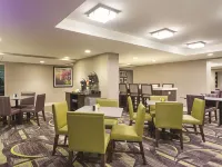 La Quinta Inn & Suites by Wyndham Baltimore BWI Airport - breakfast