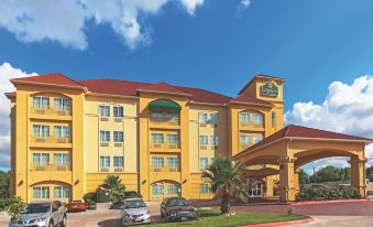 La Quinta Inn & Suites by Wyndham Columbus TX