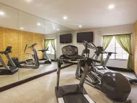 La Quinta Inn & Suites by Wyndham Fresno Northwest - Gym