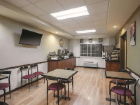 ลากินตา อินน์แอนด์สวีทส์ บายวินด์แฮม เดวิส โรงแรมในเดวิส