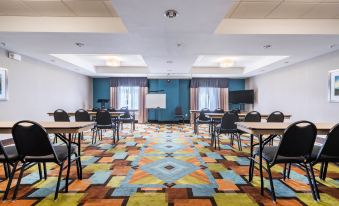 Holiday Inn Express & Suites Roanoke Rapids SE