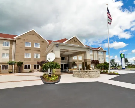 Holiday Inn Express & Suites Port Clinton-Catawba Island