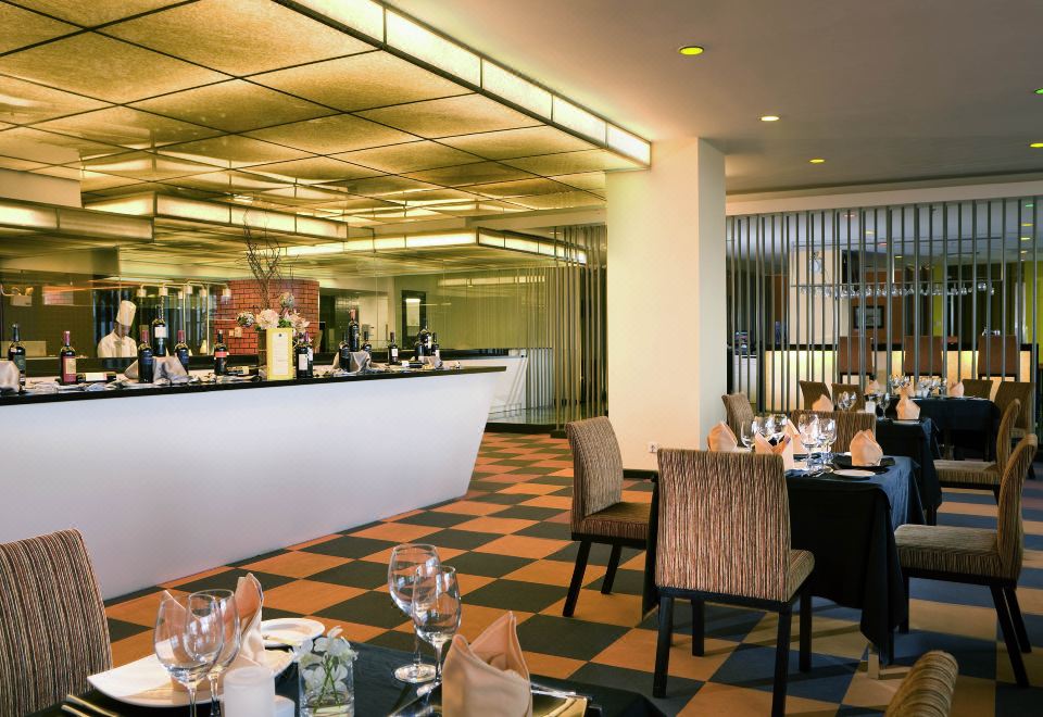 4. 노보텔 발리크파..