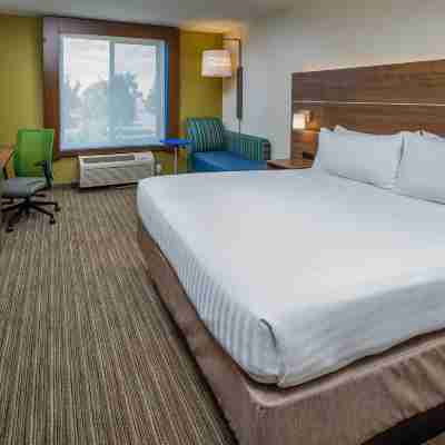 Holiday Inn Express & Suites Modesto-Salida Rooms