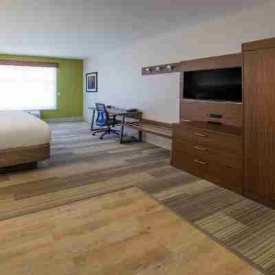 Holiday Inn Express Gatlinburg Downtown Rooms