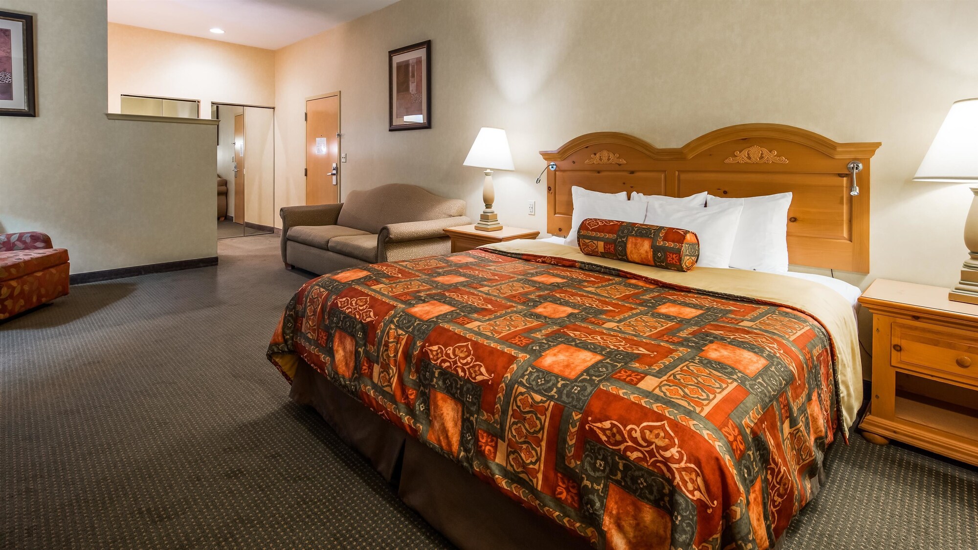 Best Western Plus Revere Inn & Suites