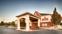 Best Western Plus Louisville Inn  Suites فنادق في Louisville