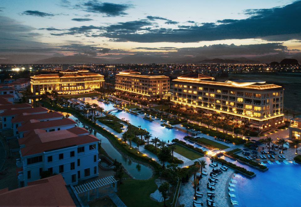 Vinpearl Luxury Da Nang Over view