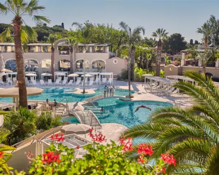 フォルテ ビレッジ リゾート - イル カステリョ プーラのホテル