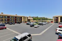 Best Western Plus Raffles Inn & Suites Hotels in Anaheim