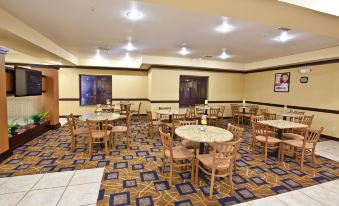 Holiday Inn Express & Suites Plymouth