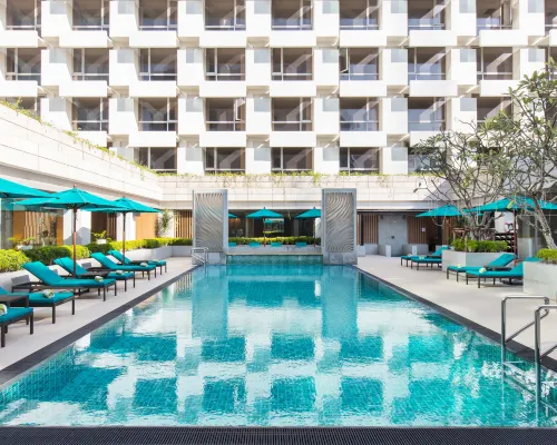Holiday Inn BANGKOK by IHG セントラル・チットロム周辺のホテル