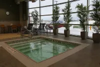 Holiday Inn Express & Suites COLD LAKE by IHG - バスタブ