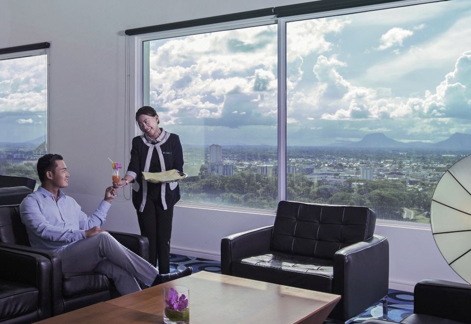 풀먼 쿠칭 호텔