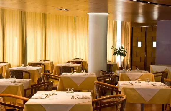 德爾克自然温泉酒店