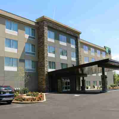 Holiday Inn Express & Suites Hendersonville SE - Flat Rock Hotel Exterior