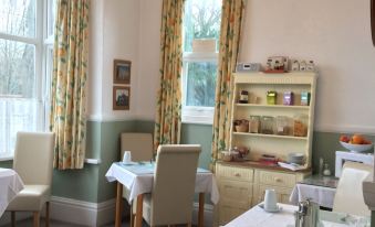 Cornerbrook Guest House - Housity