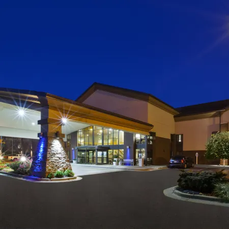 Holiday Inn Express DETROIT-WARREN (GM TECH CTR) by IHG