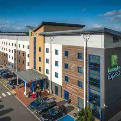 Holiday Inn Express Kettering Hotel Exterior