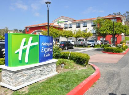 Holiday Inn Express & Suites - Lake Forest, an IHG Hotel