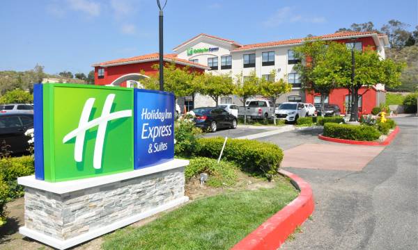 Holiday Inn Express & Suites Lake Forest - Irvine East by IHG