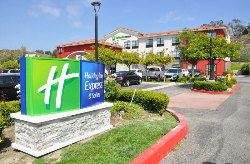 Holiday Inn Express & Suites Lake Forest - Irvine East by IHG