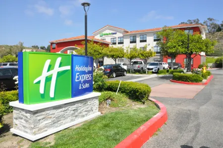 Holiday Inn Express & Suites Lake Forest - Irvine East Отели рядом с достопримечательностью «Lake Forest Lake»
