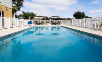 Holiday Inn Express & Suites Tavares - Leesburg