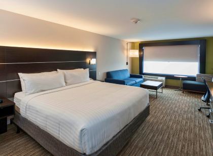 Holiday Inn Express & Suites Dodge City