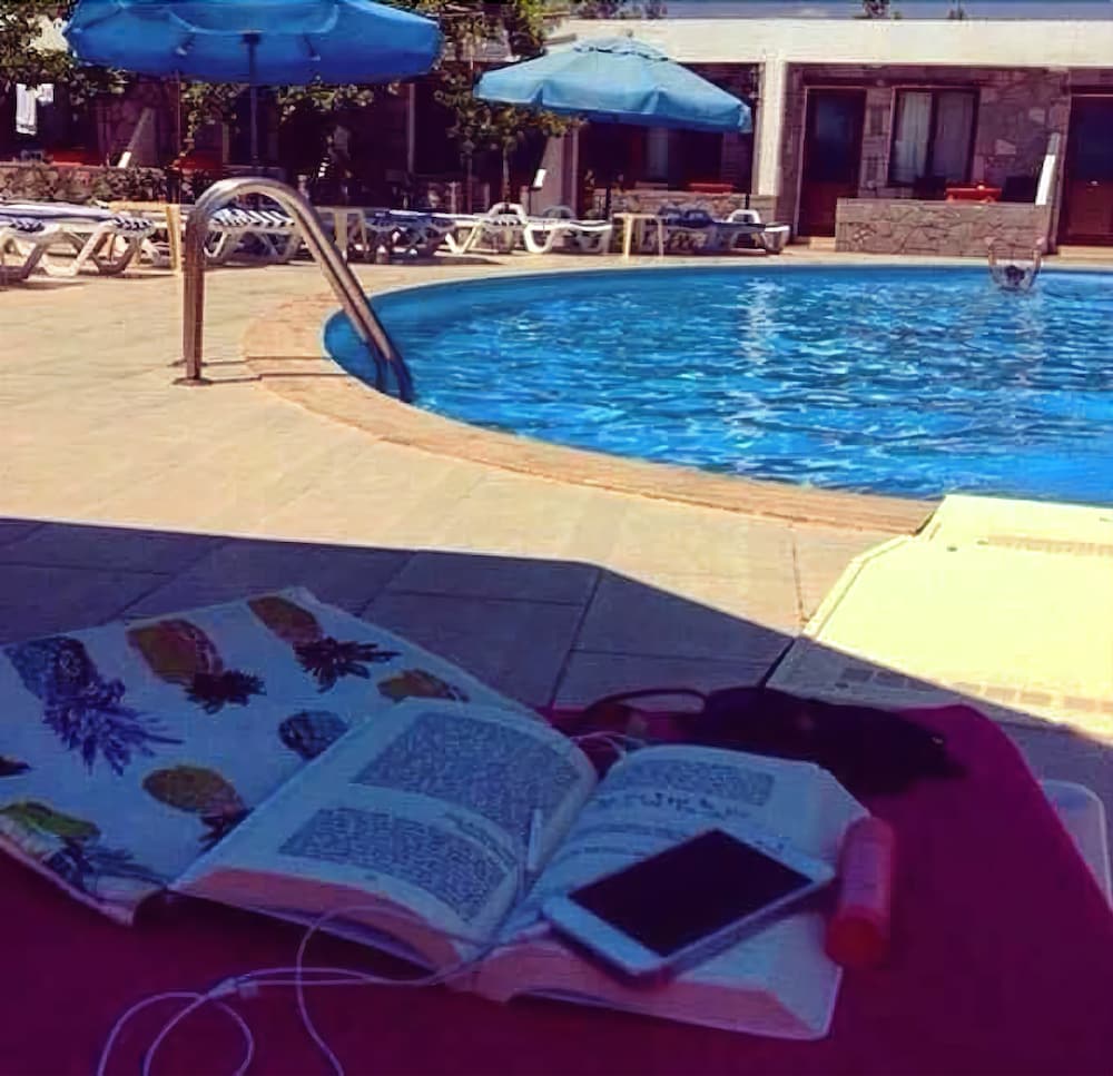 Assos Kadırga Otel