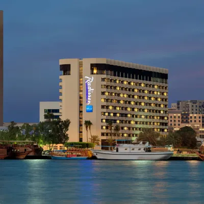 Radisson Blu Hotel, Dubai Deira Creek Các khách sạn gần Ga tàu điện ngầm Union