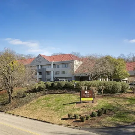 DoubleTree Suites by Hilton Hotel Nashville Airport Отели рядом с достопримечательностью «Опри Миллс»