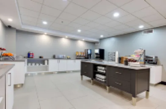 Country Inn & Suites by Radisson, Niagara Falls, on