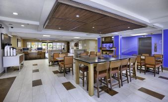 Holiday Inn Express & Suites Jacksonville-South