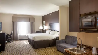 Holiday Inn Express & Suites Elk City فنادق في إلك سيتي