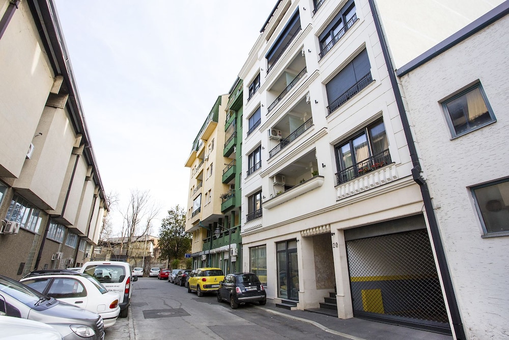 Отель белград hotel nobel. Сочи белград прямой. Сочи лига конференций. Сочи белград прямой. Белград стоимость жилья.