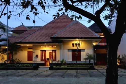 Merbabu Guest House Hotels in Klojen