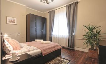 3 Bdr - Top Center Artistic Apartment - 115 m2