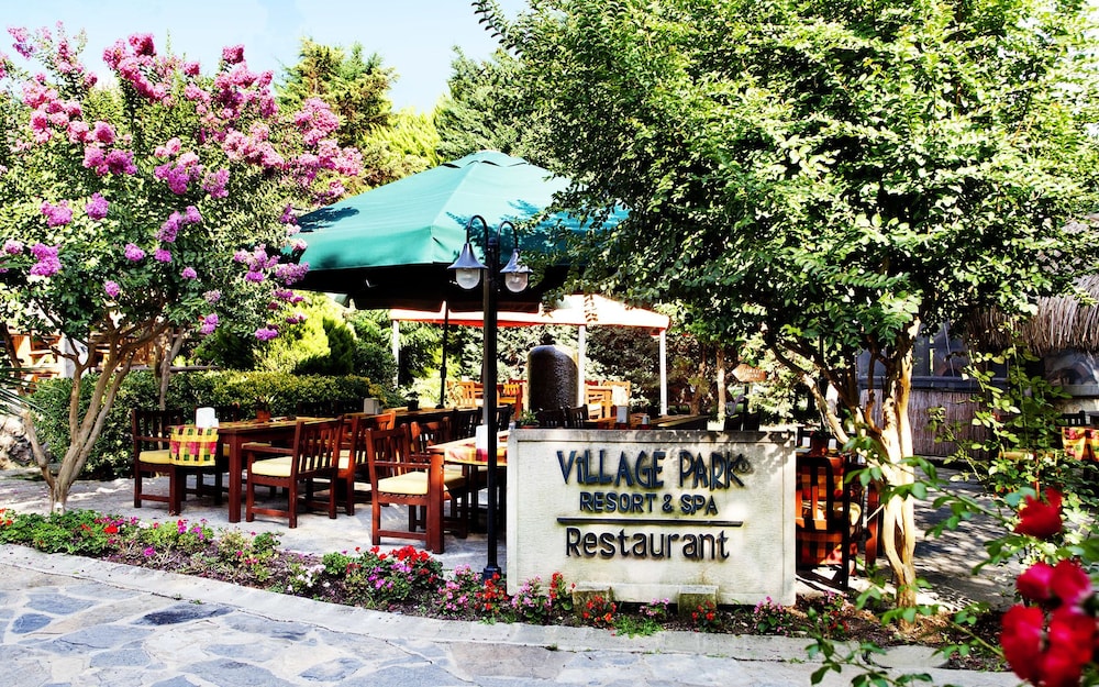 Village Park Resort and Spa Otel