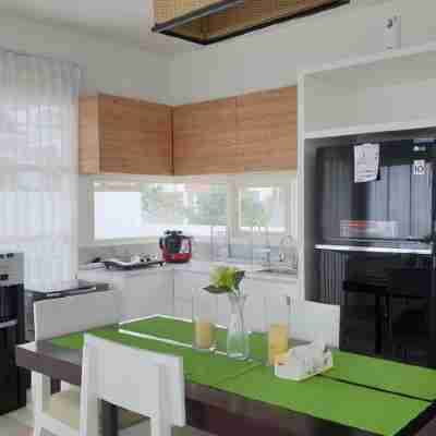 Full House Villa Aruna Amarta Hills by FCN Dining/Meeting Rooms