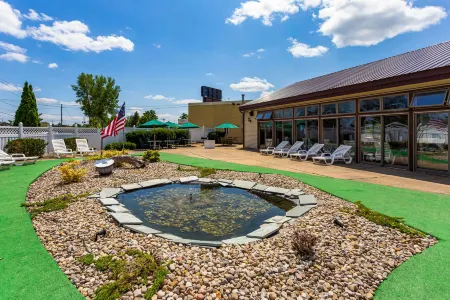 Quality Inn & Suites Отели в г. Платтсбург