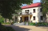 Park Rekreacyjno-Biznesowy Las Woda Hotels in Warka